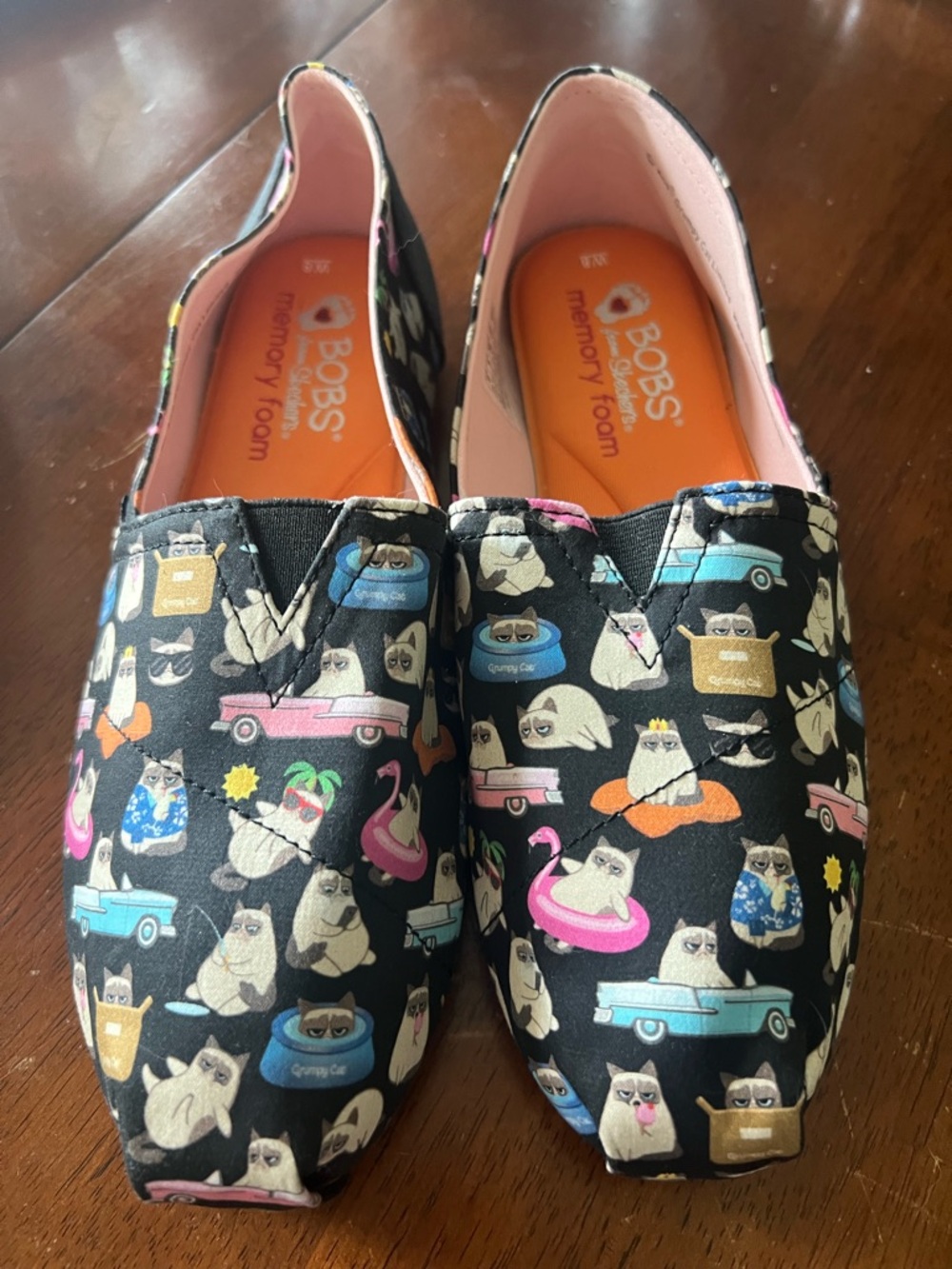 BOBS by Skechers Grumpy Cat Tarder Sauce Print Slip-On Flats in Black Womens 8 W